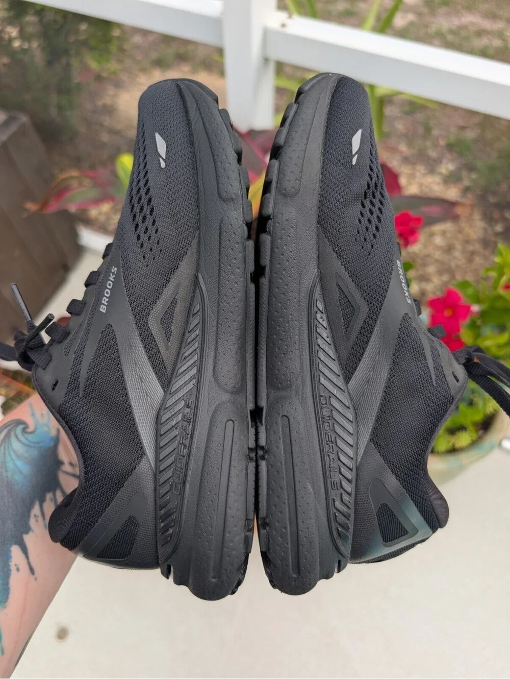 Brooks Women's Adrenaline GTS 23 Shoe Size 7 Wide Triple Black Walking Sneakers